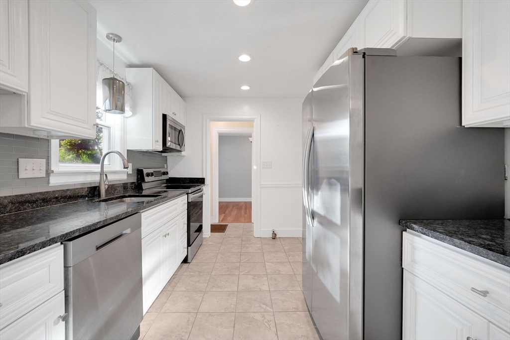 7 Longworth Road Worcester, MA 01602 - Photo 5 of 16