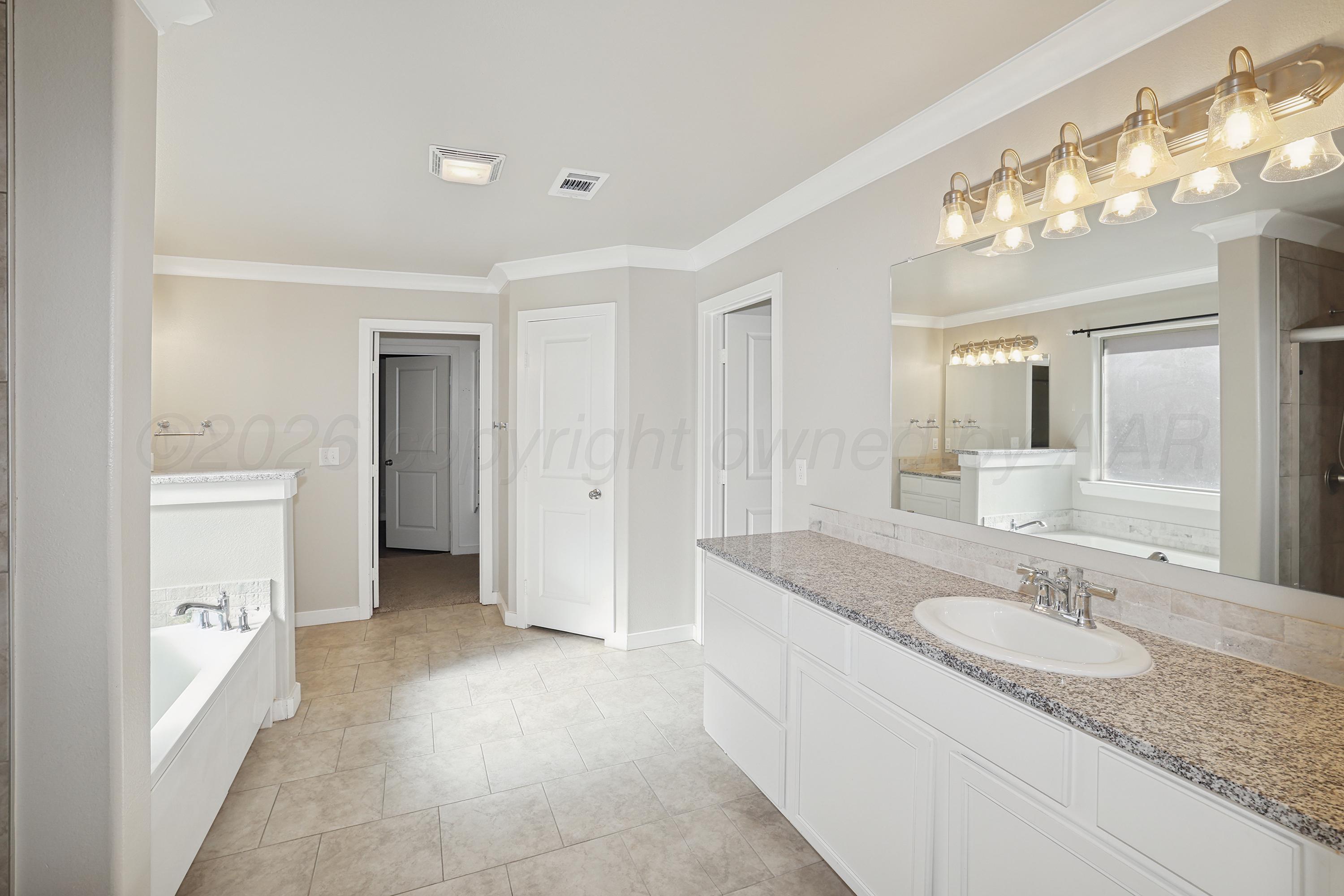 2701 Daybreak Lane Amarillo, TX 79124 - Photo 15 of 41 15-Primary Bath