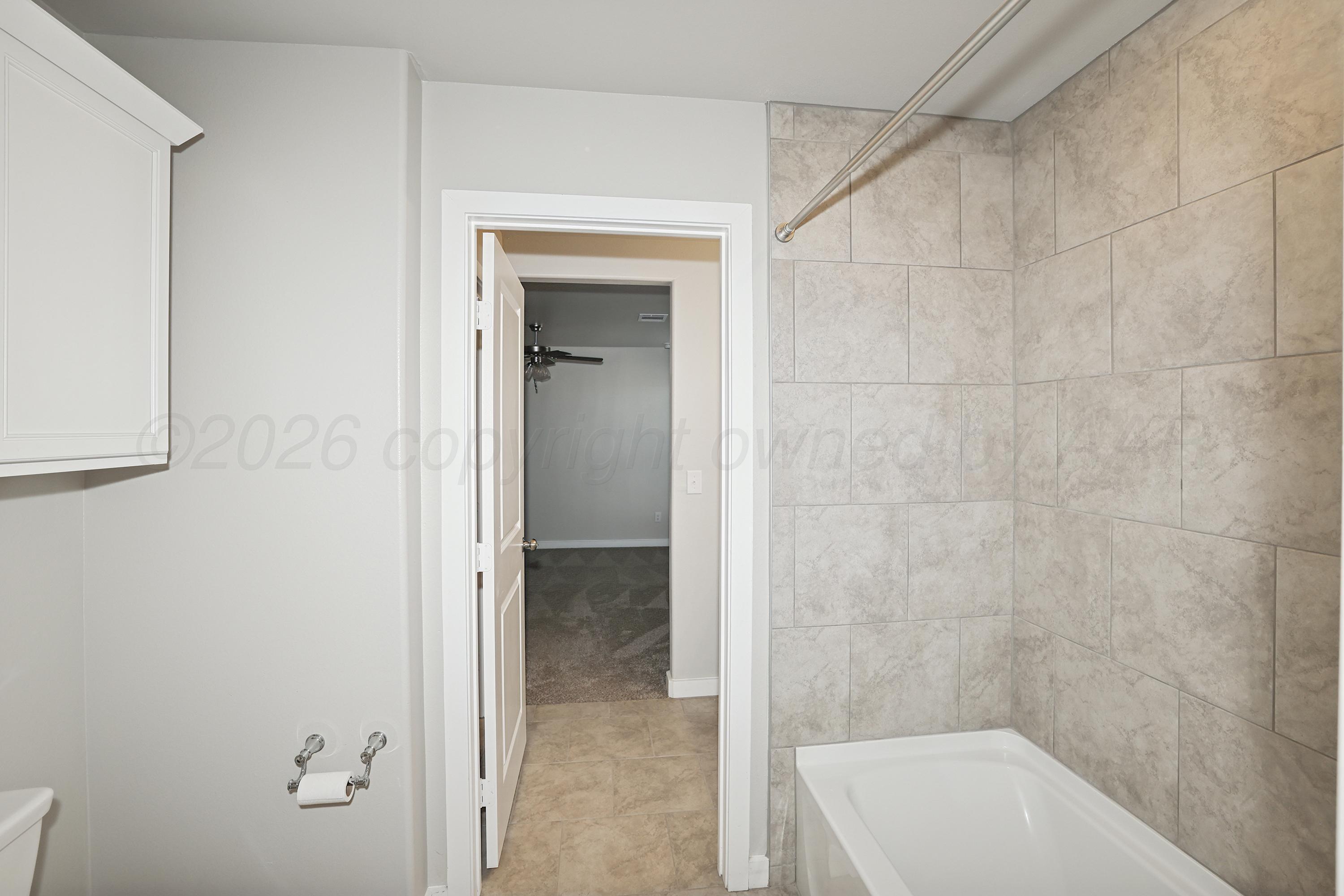 2701 Daybreak Lane Amarillo, TX 79124 - Photo 24 of 41 25-Jack N Jill Bath