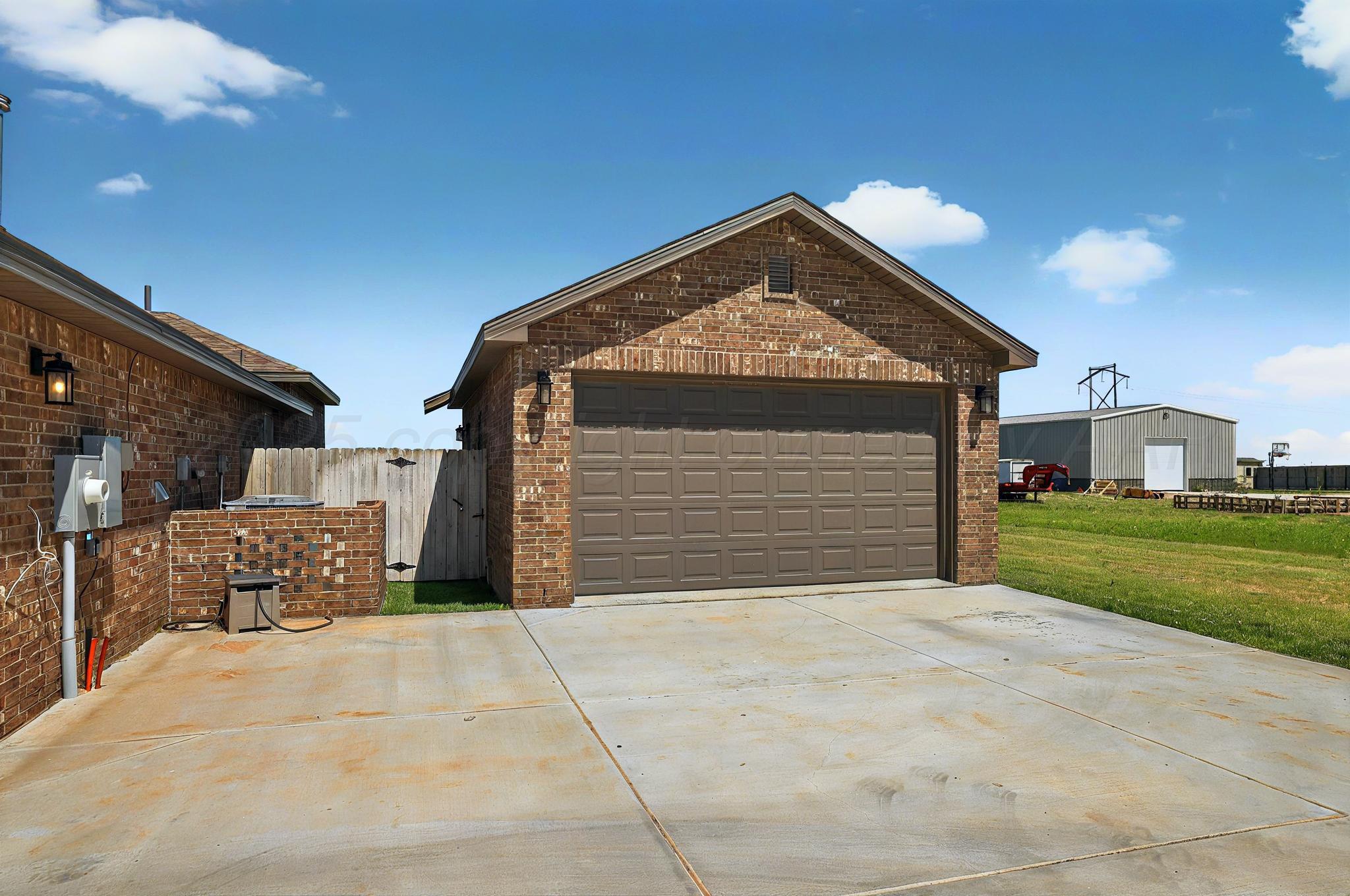 2701 Daybreak Lane Amarillo, TX 79124 - Photo 36 of 41 34-3rd Car Garage