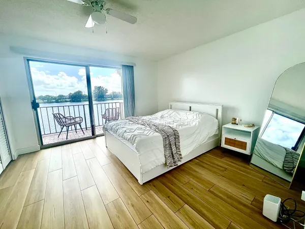 $2,000 | 1100 Crystal Lake Drive, Unit 207, Pompano Beach, FL 33073