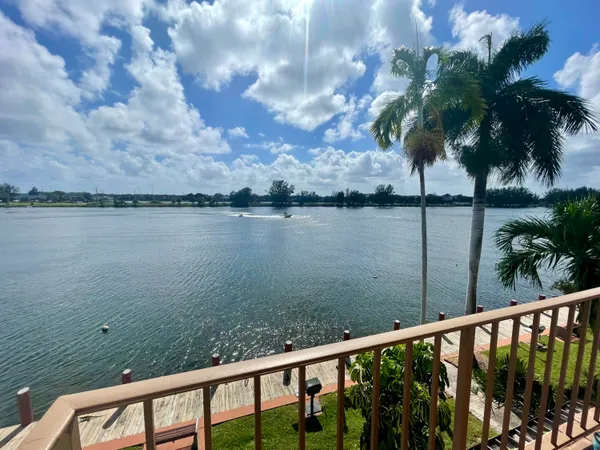 $2,000 | 1100 Crystal Lake Drive, Unit 207, Pompano Beach, FL 33073