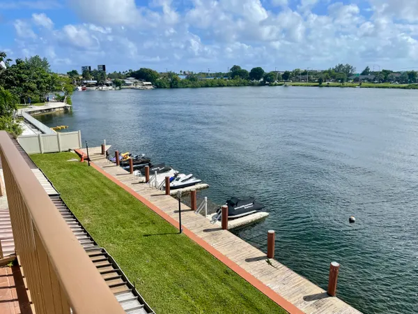 $2,000 | 1100 Crystal Lake Drive, Unit 207, Pompano Beach, FL 33073