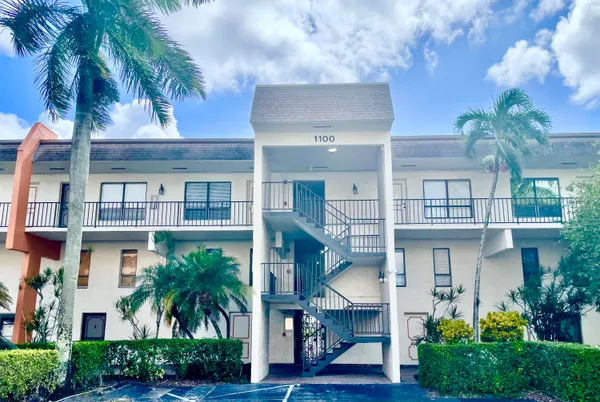 $2,000 | 1100 Crystal Lake Drive, Unit 207, Pompano Beach, FL 33073
