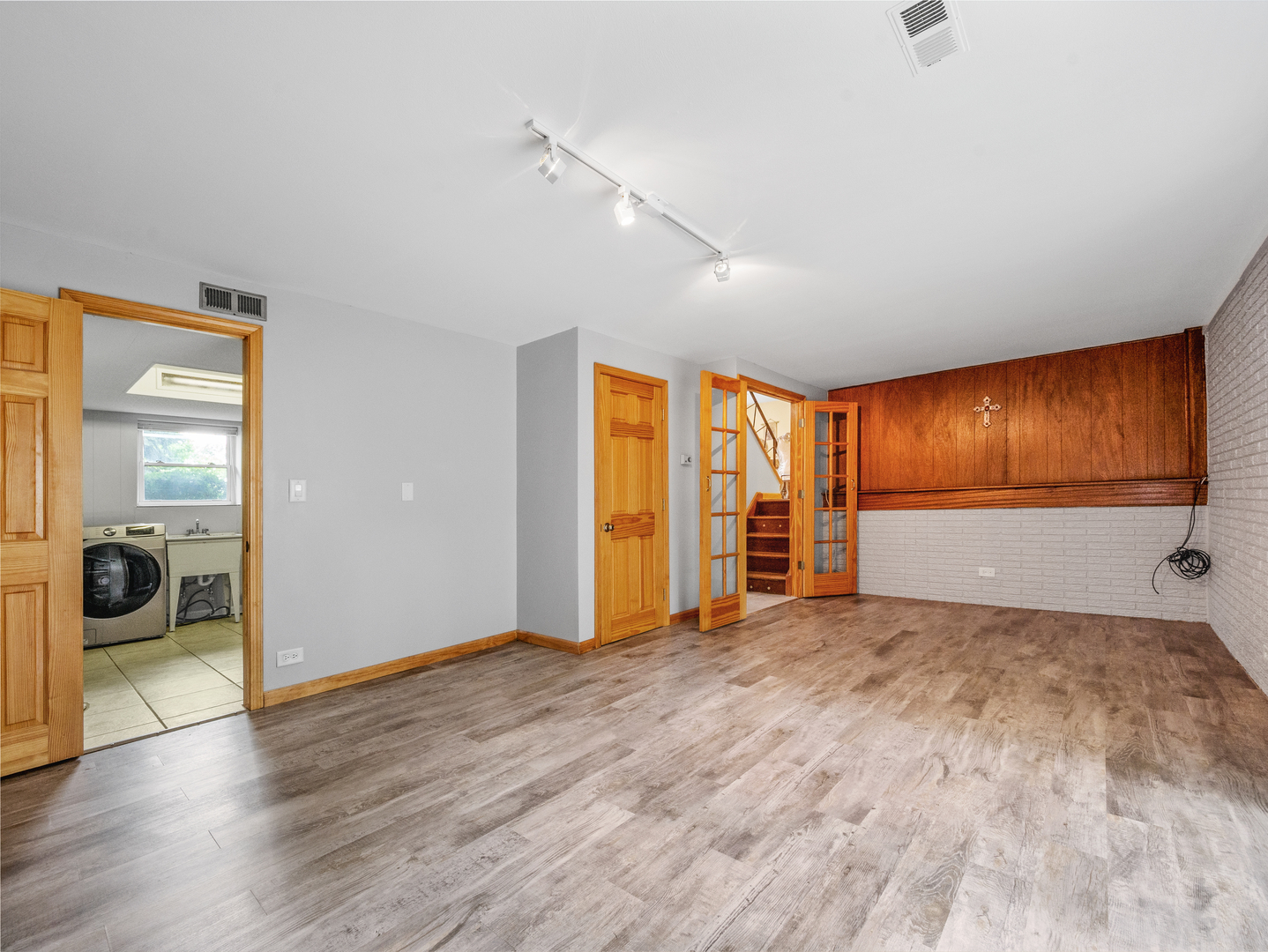 1027 Springinsguth Road Schaumburg, IL 60193 - Photo 13 of 28