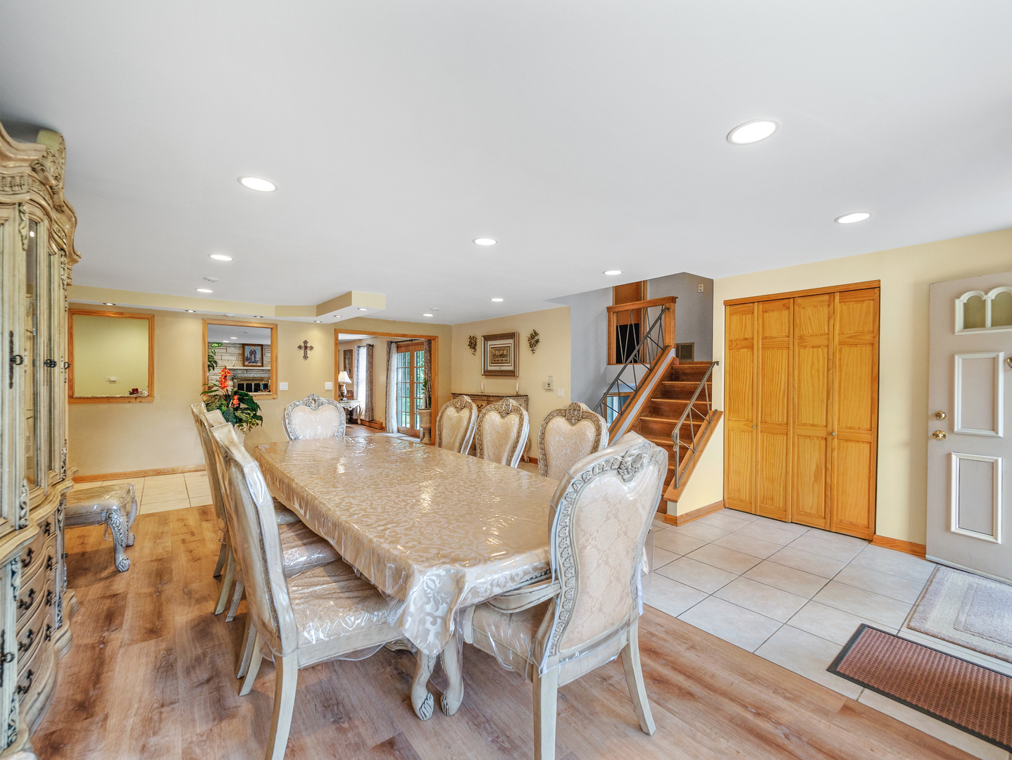 1027 Springinsguth Road Schaumburg, IL 60193 - Photo 4 of 28