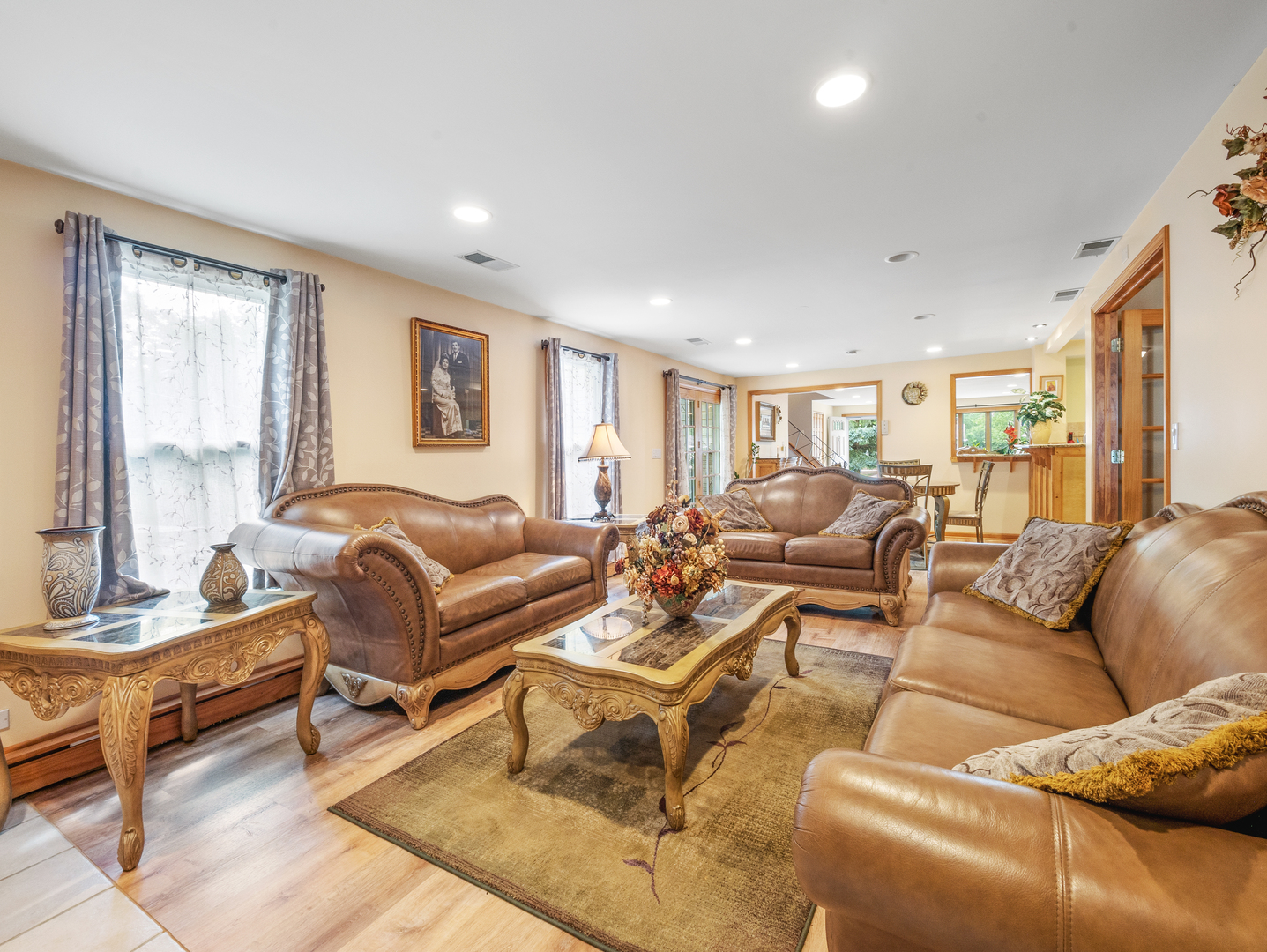 1027 Springinsguth Road Schaumburg, IL 60193 - Photo 5 of 28