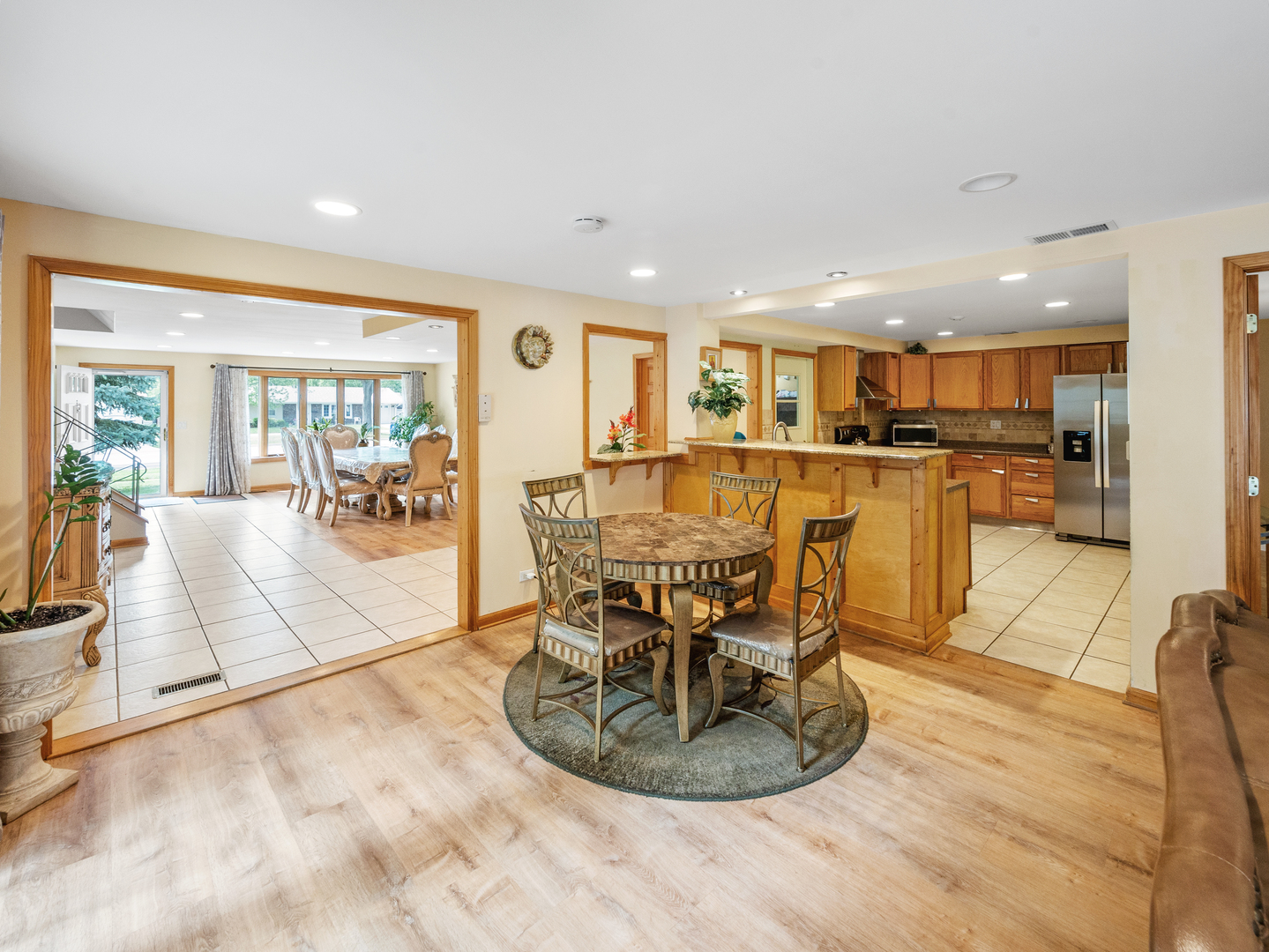 1027 Springinsguth Road Schaumburg, IL 60193 - Photo 7 of 28