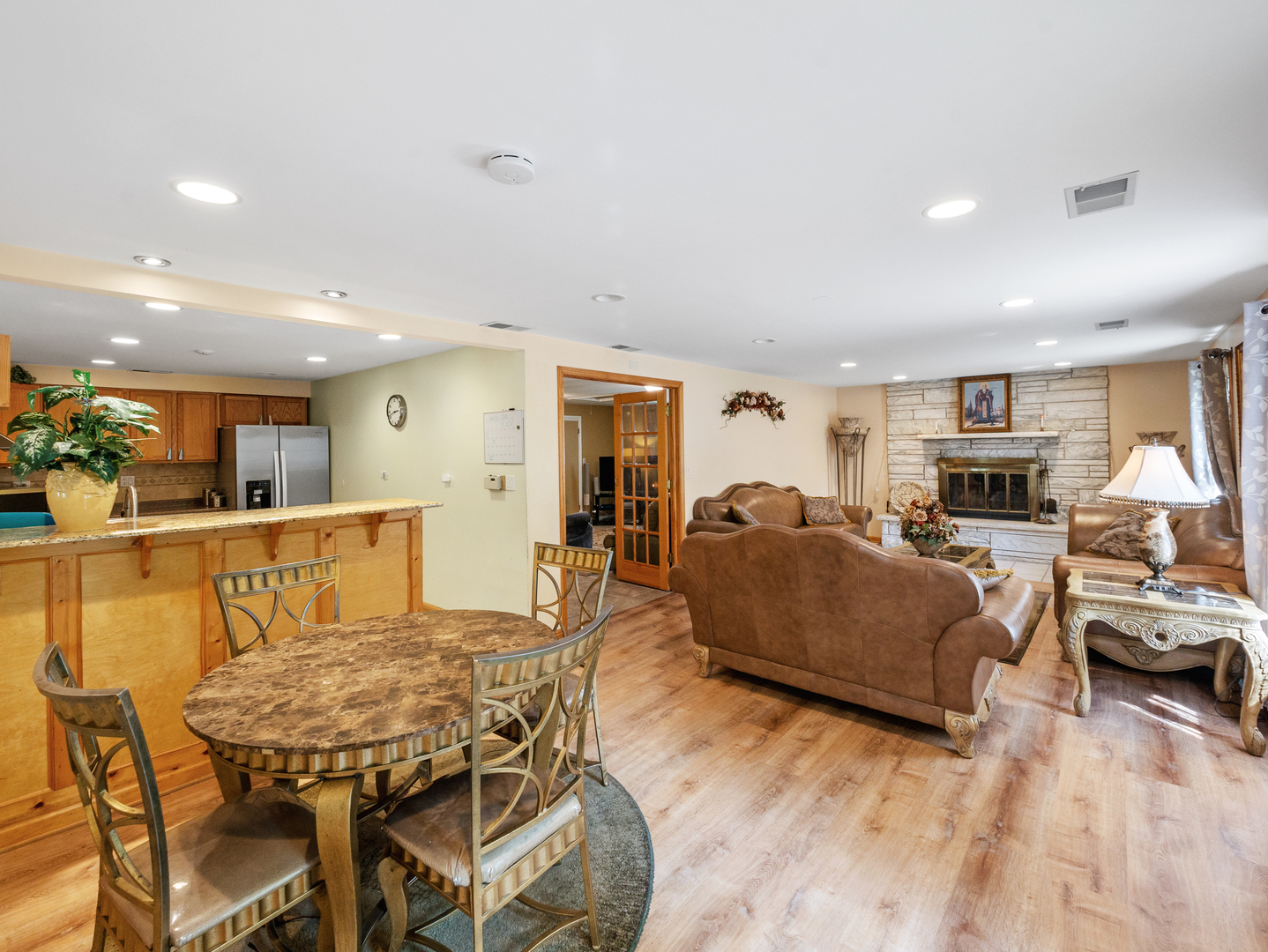 1027 Springinsguth Road Schaumburg, IL 60193 - Photo 8 of 28