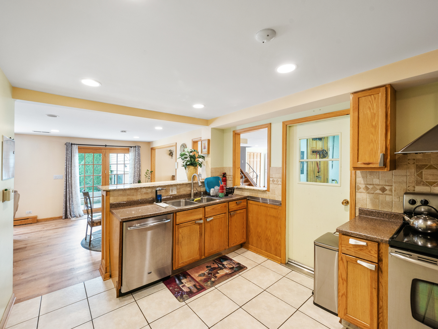 1027 Springinsguth Road Schaumburg, IL 60193 - Photo 9 of 28