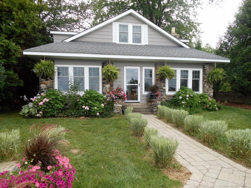 4515 Lakeshore Road Lexington, MI 48450 - Photo 1 of 39 31325798.JPG