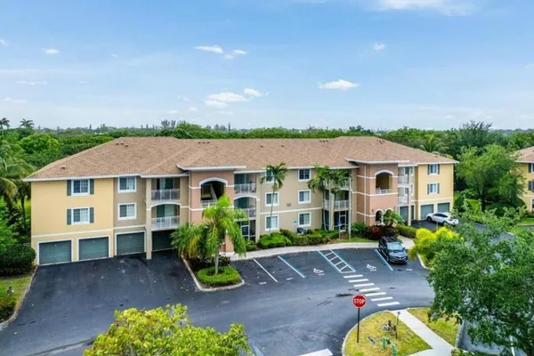 $2,550 | 6492 Emerald Dunes Drive, Unit 208, West Palm Beach, FL 33411