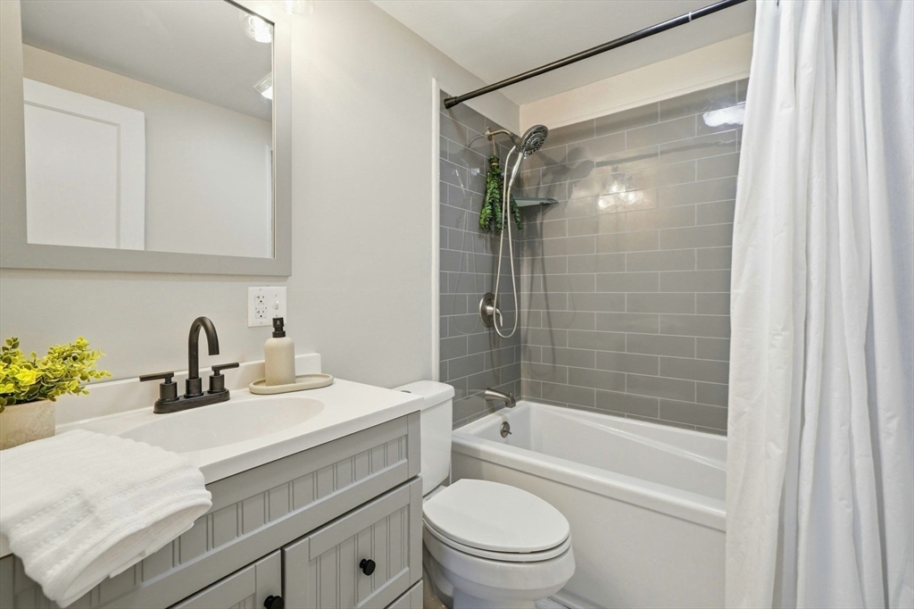23 Gilman Street Springfield, MA 01118 - Photo 16 of 41