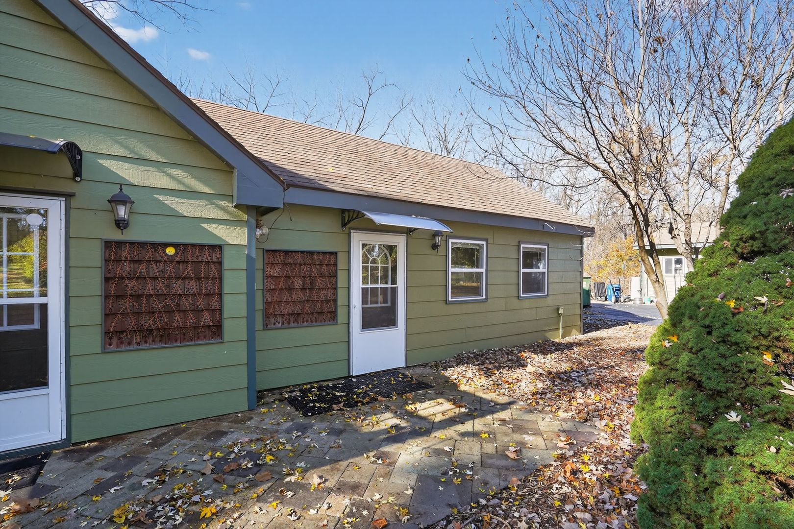 1036 Guerin Road, Unit B Green Oaks, IL 60048 - Photo 2 of 17 a front view of a house