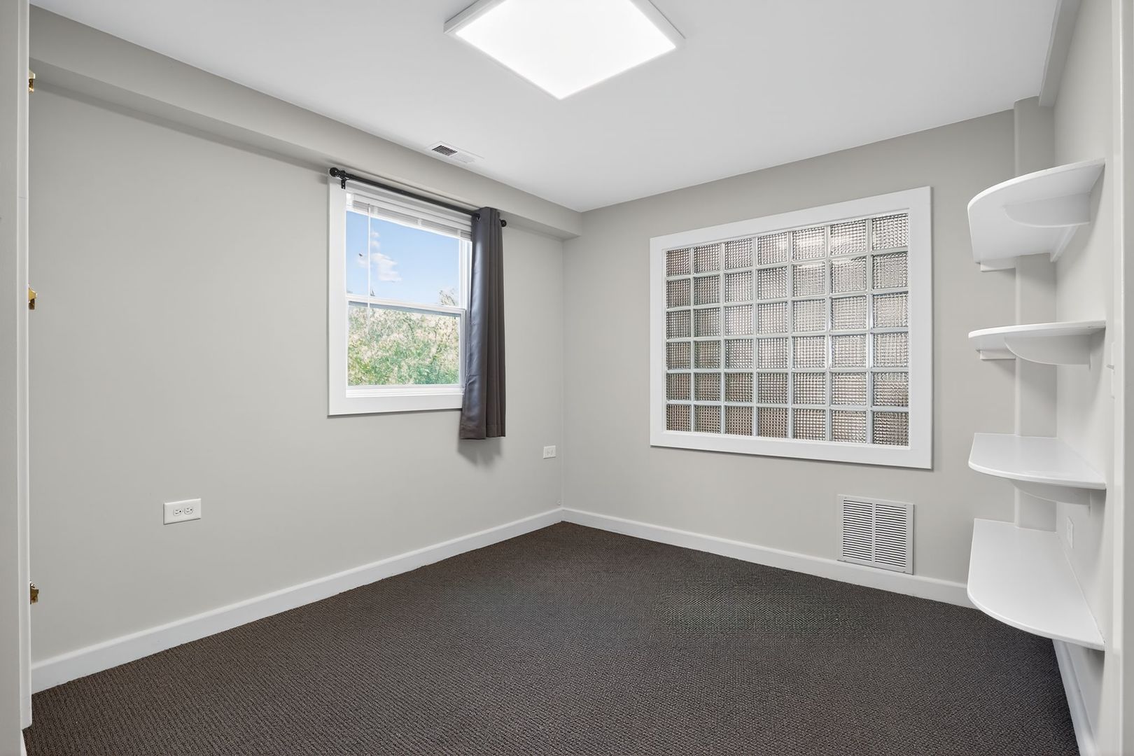 1036 Guerin Road, Unit B Green Oaks, IL 60048 - Photo 9 of 17 an empty room with a window