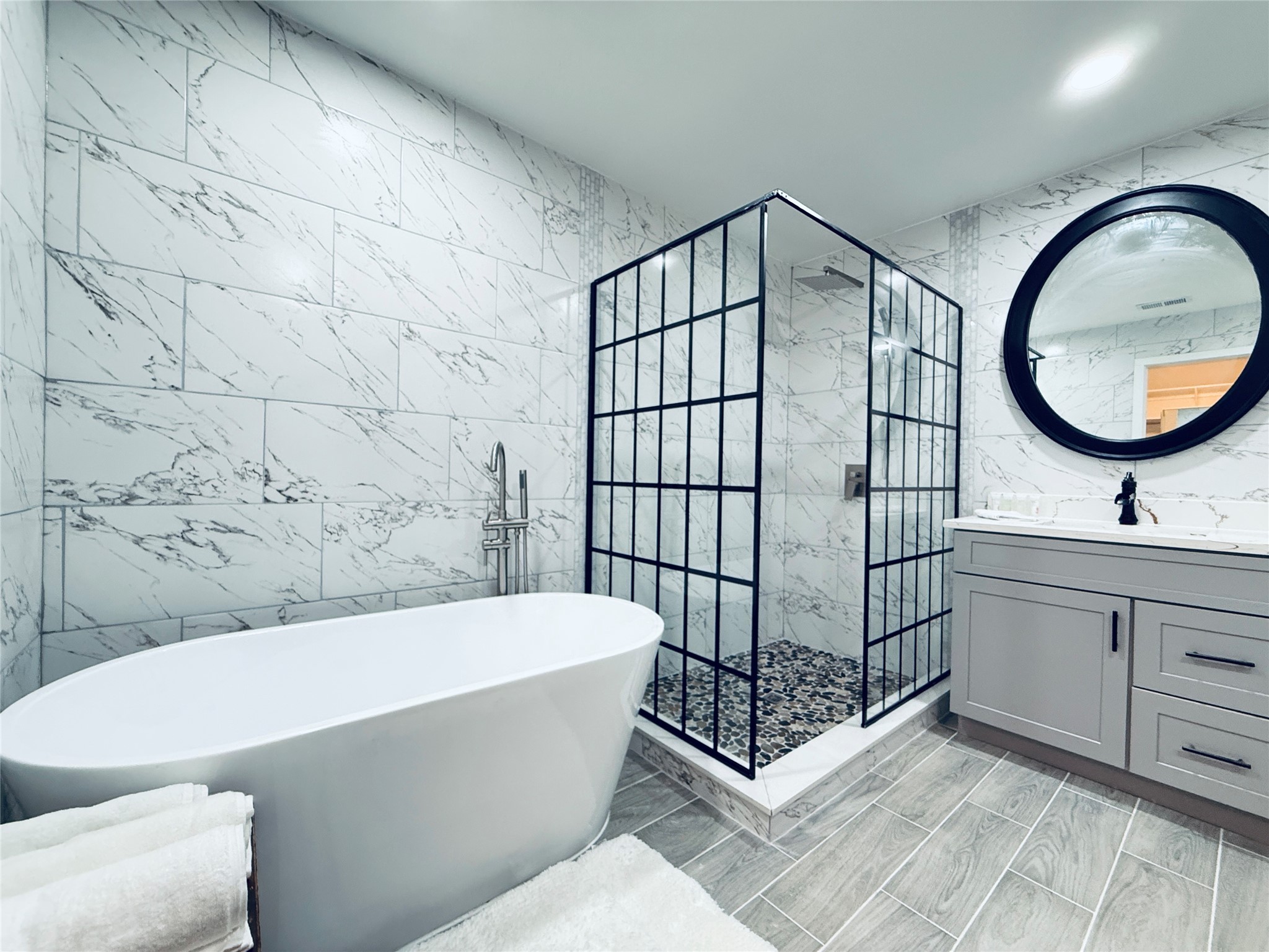 3936 Wagon Road Dickinson, TX 77539 - Photo 21 of 45 a bathroom with a bathtub and a sink