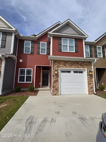 $2,000 | 1819 Fox Den Way, Unit 5, Greenville, NC 27858