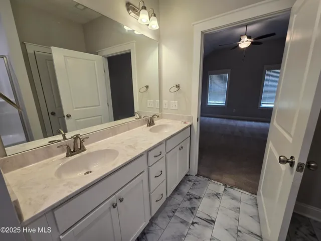 $2,000 | 1819 Fox Den Way, Unit 5, Greenville, NC 27858