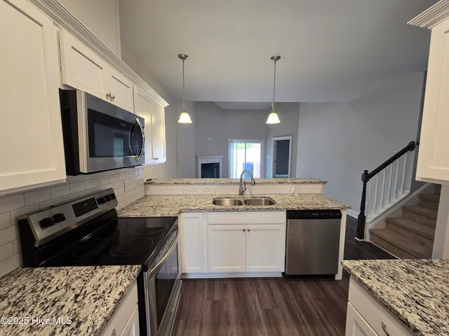 $2,000 | 1819 Fox Den Way, Unit 5, Greenville, NC 27858