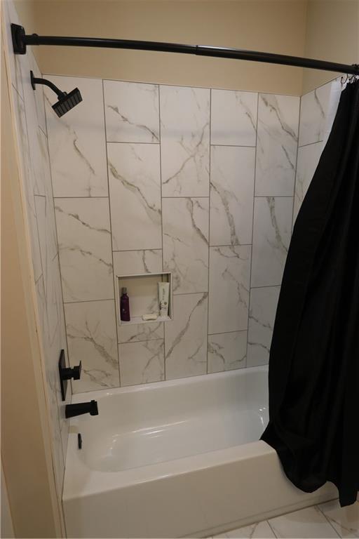 3251 Lenora Church Road Snellville, GA 30039 - Photo 32 of 48 a bathroom with a bathtub