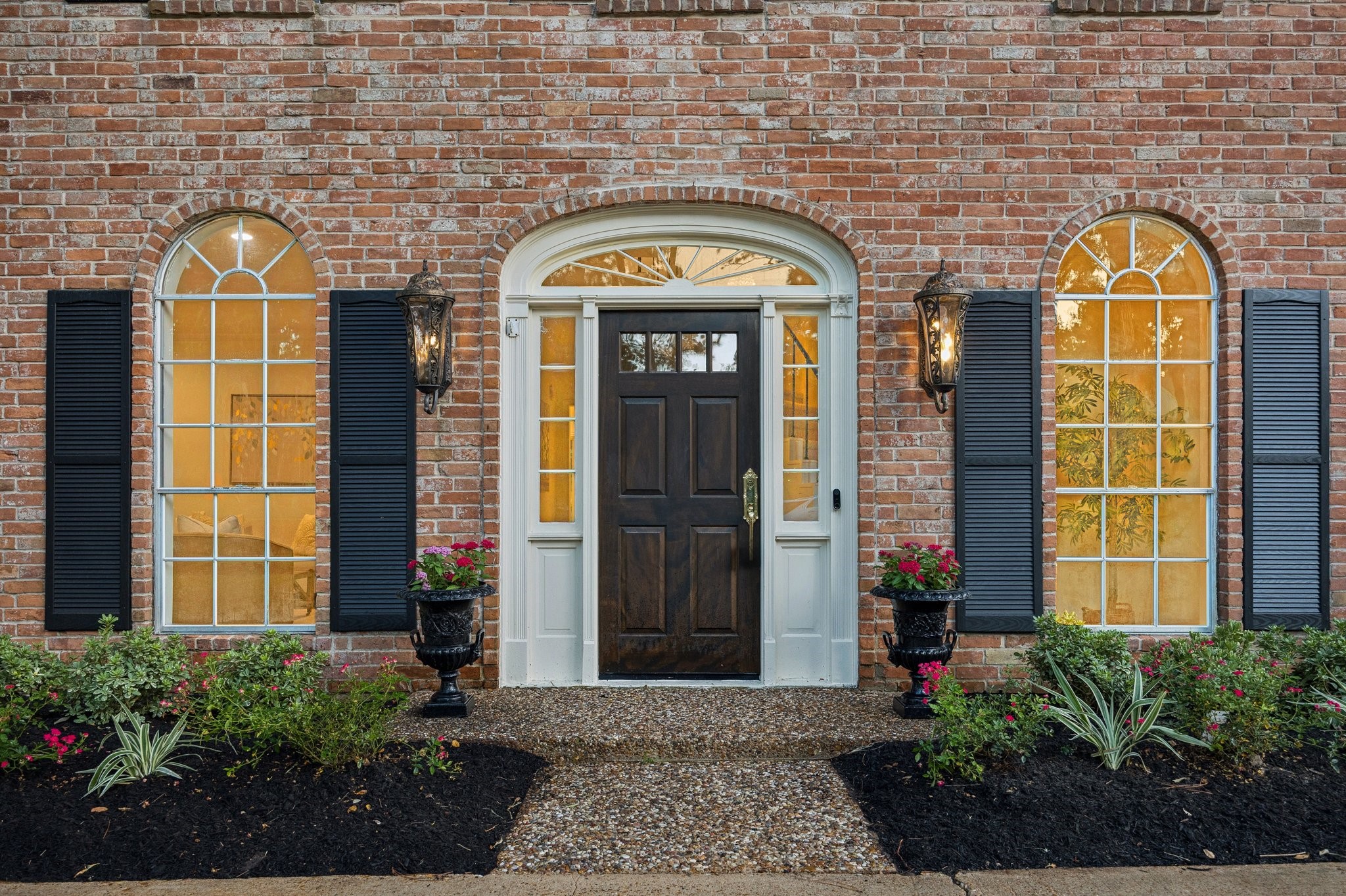 11903 Stoney Ridge Lane Houston, TX 77024 - Photo 9 of 44 Welcoming front entrance