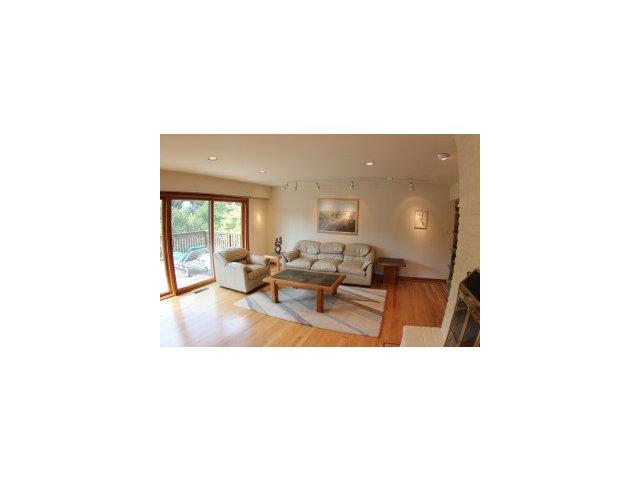 1056 Whitwell Road Hillsborough, CA 94010 - Photo 4 of 9 Gallery Image 4