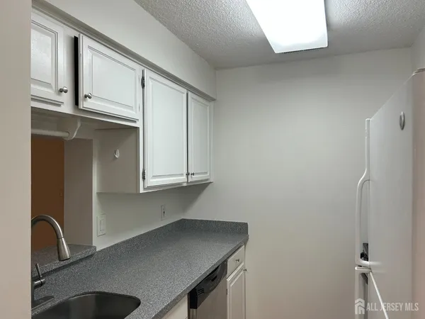 $1,725 | 5317 Ravens Crest Drive, Plainsboro, NJ 08536