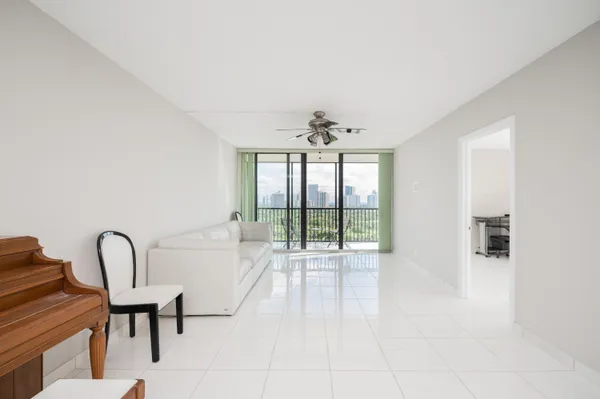 $2,700 | 20335 West Country Club Drive, Unit 1704, Aventura, FL 33180