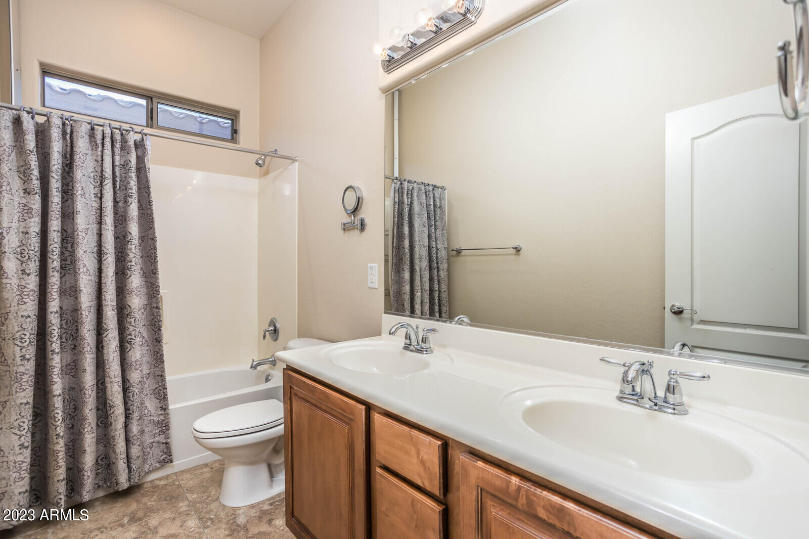 2423 West Corral Road Phoenix, AZ 85041 - Photo 13 of 40 Hall Bath