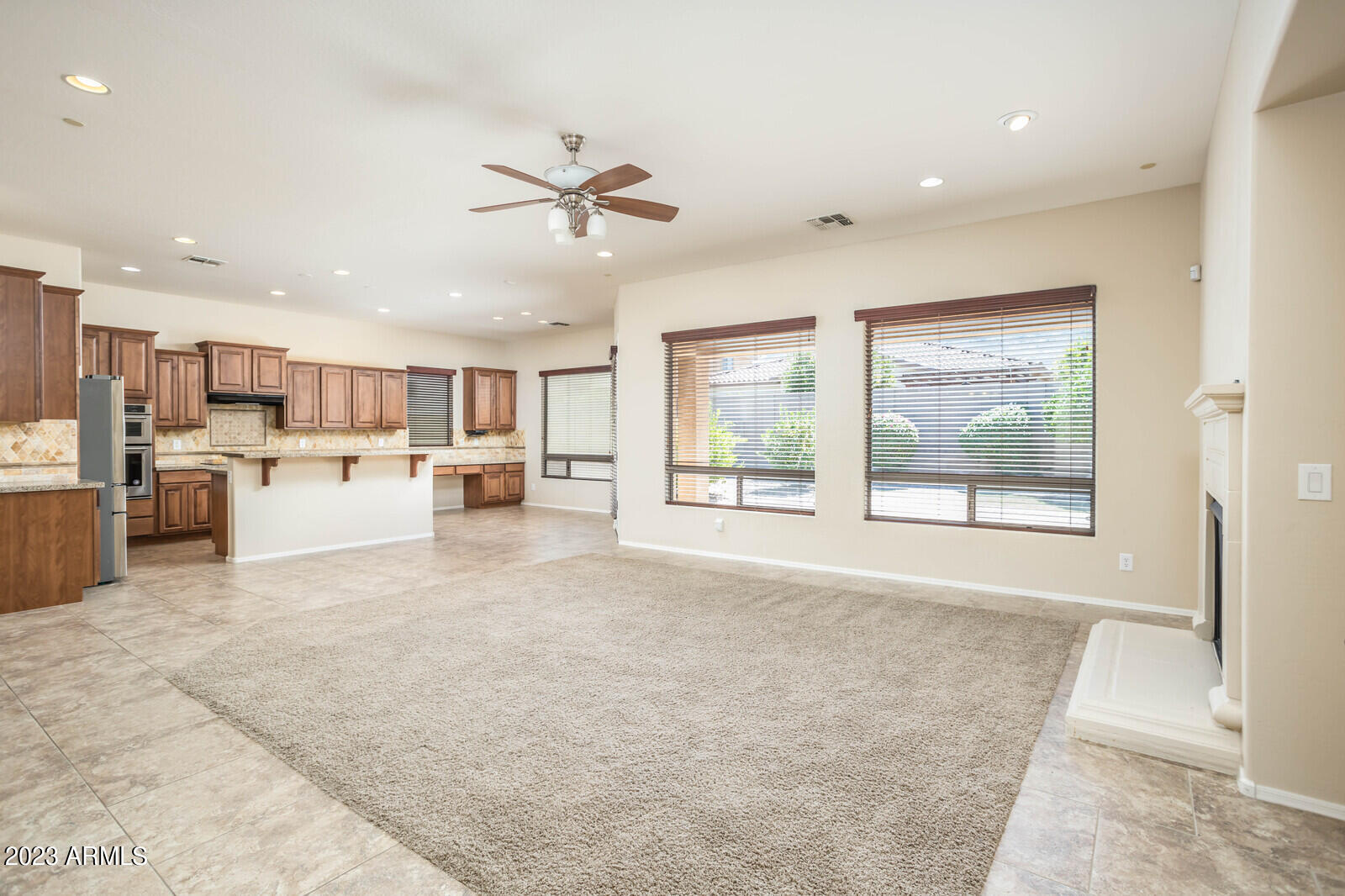 2423 West Corral Road Phoenix, AZ 85041 - Photo 3 of 40 Living Rm