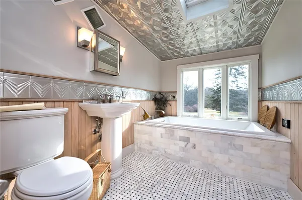 $824,900 | 138 Willow Avenue, Little Compton, RI 02837