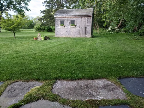 $824,900 | 138 Willow Avenue, Little Compton, RI 02837