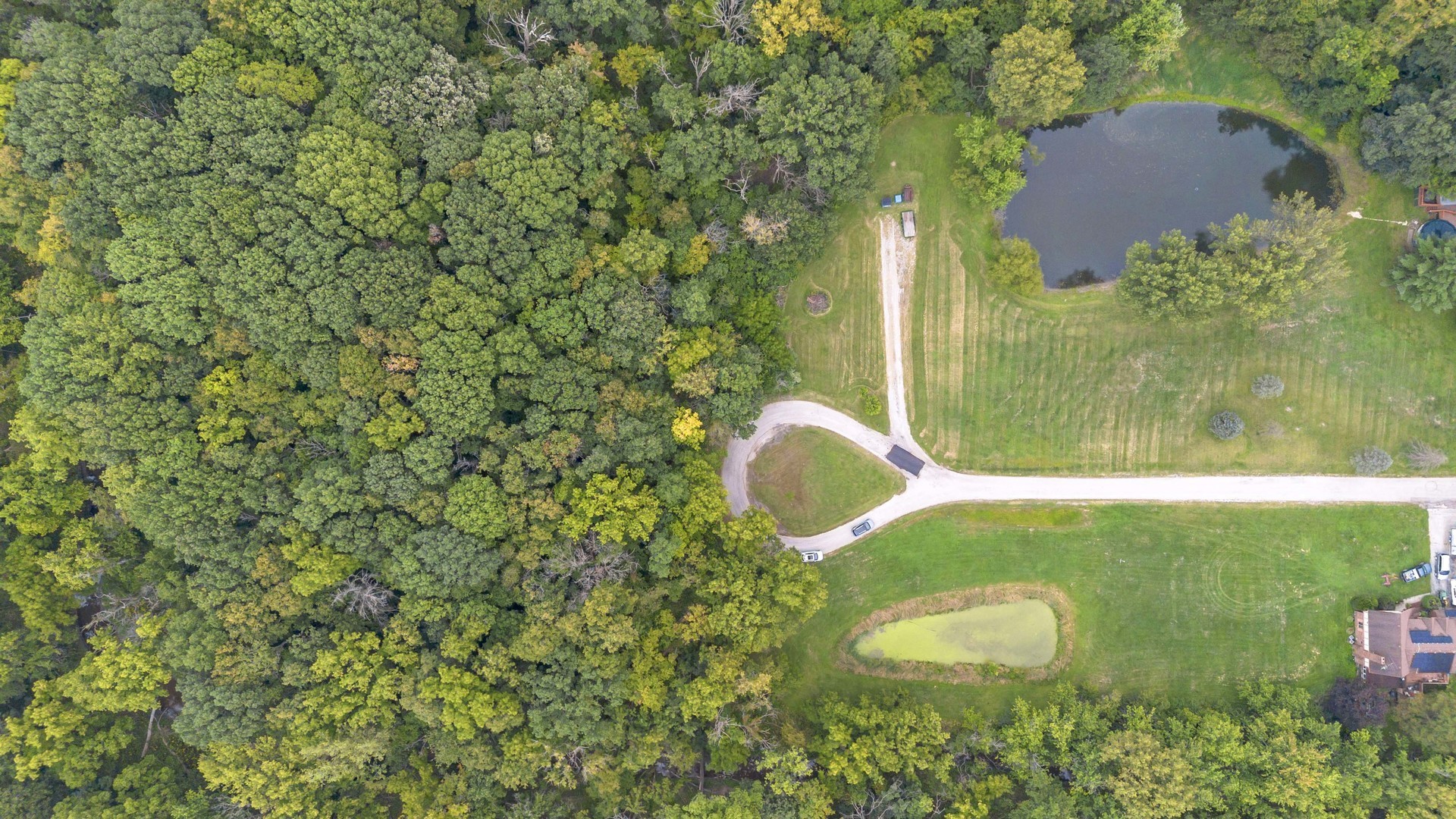 2220 Anne Lane Crete, IL 60417 - Photo 6 of 16 a view of a table and chairs in the yard