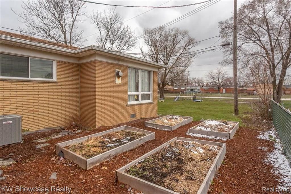 26632 Potomac Court Center Line, MI 48015 - Photo 44 of 45