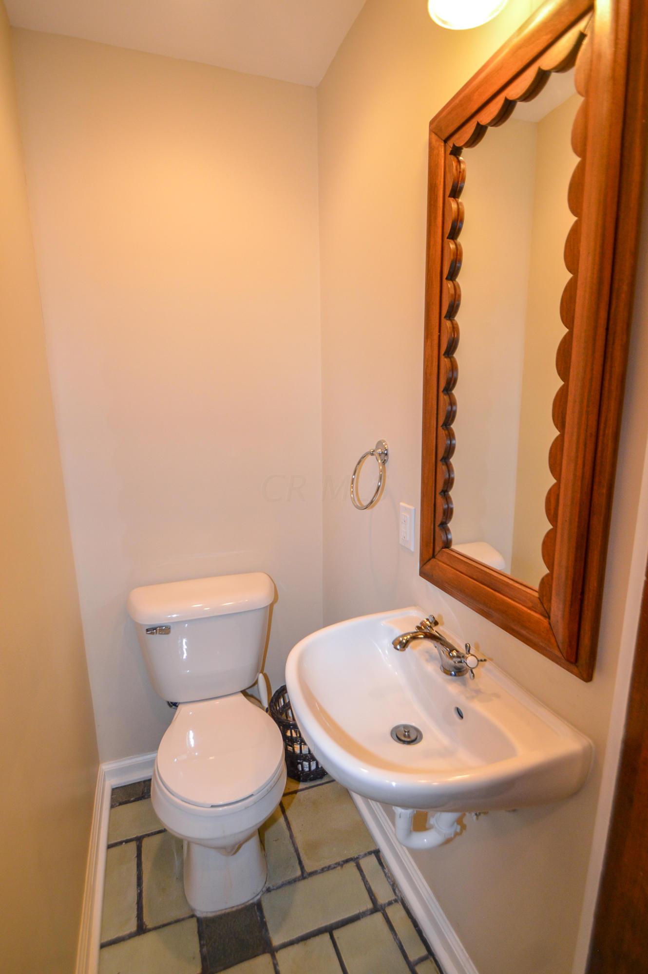 2495 Brookwood Road Columbus, OH 43209 - Photo 5 of 25