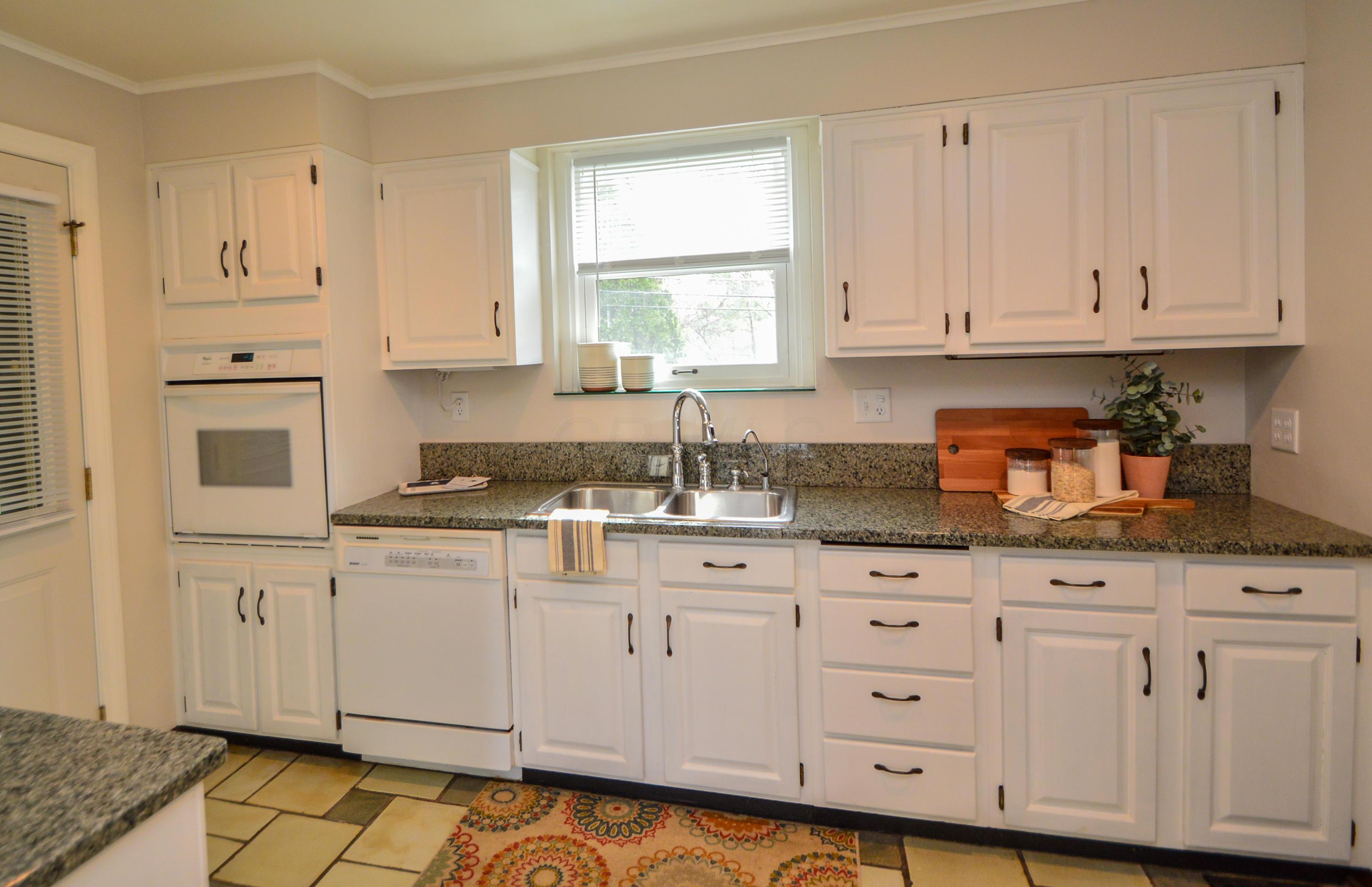 2495 Brookwood Road Columbus, OH 43209 - Photo 7 of 25