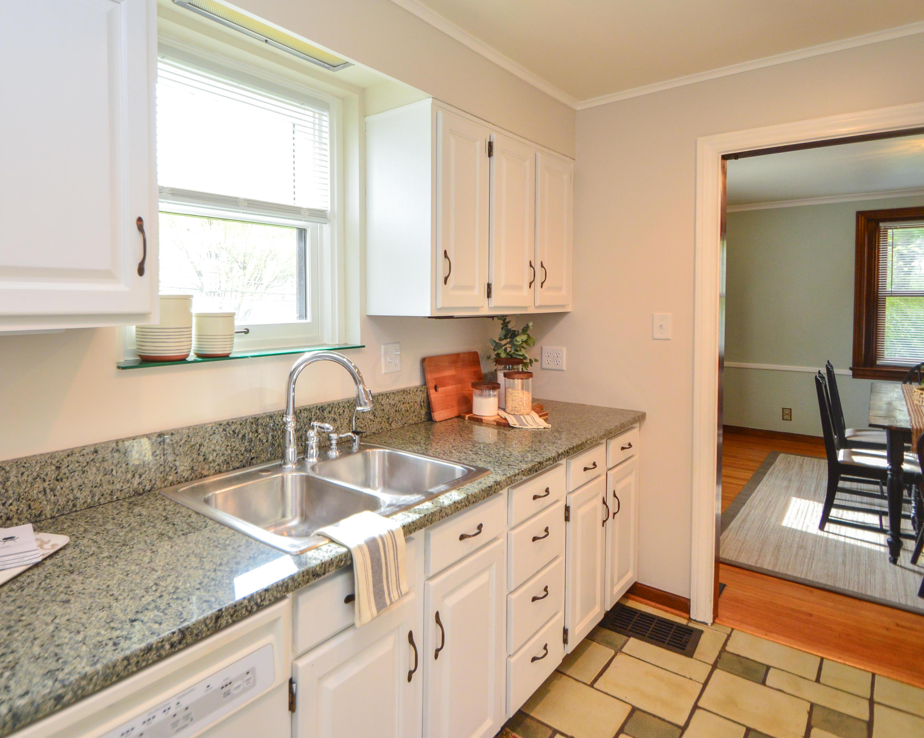 2495 Brookwood Road Columbus, OH 43209 - Photo 9 of 25