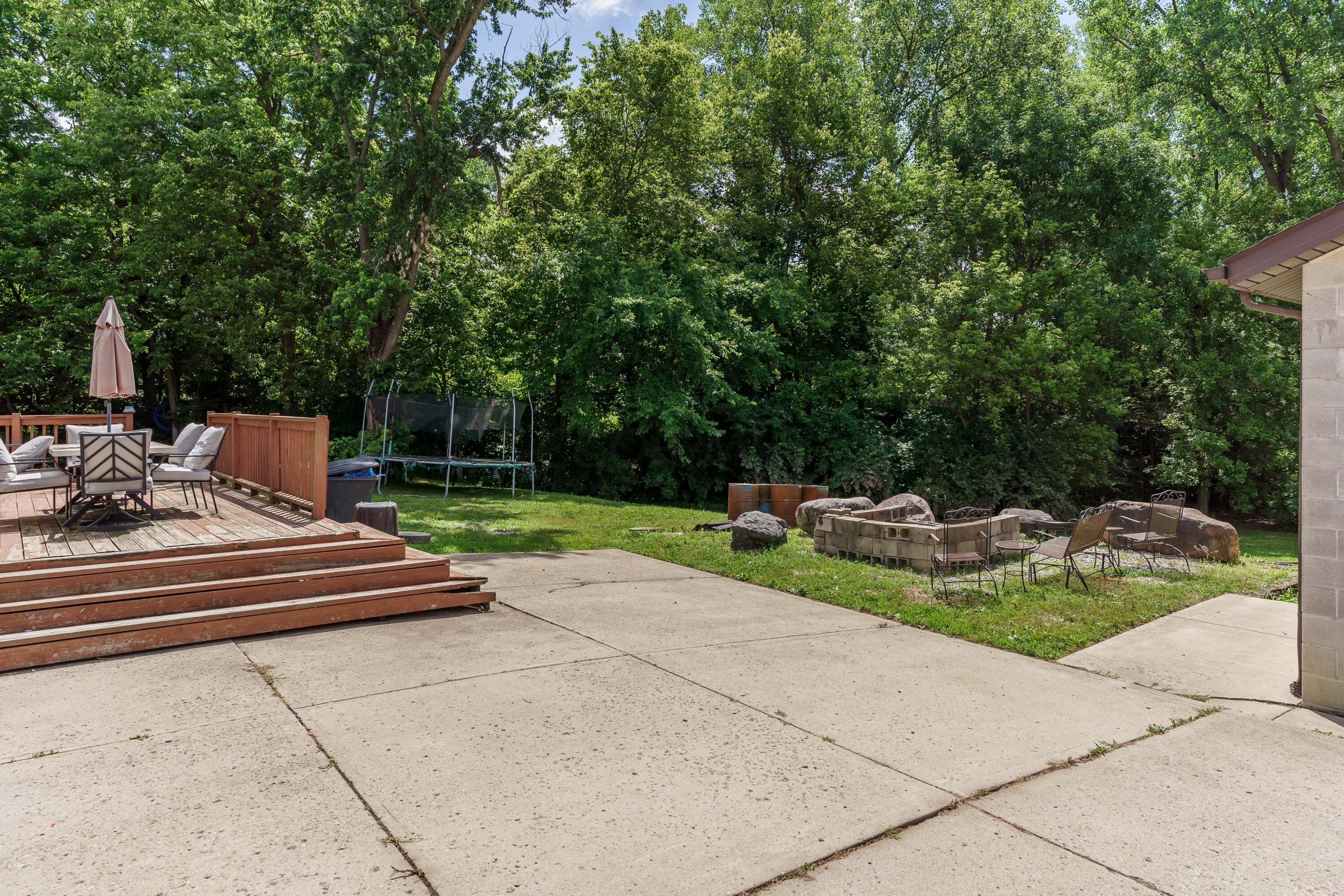 1691 Dyer Road Grove City, OH 43123 - Photo 63 of 108 Lots of extra parking