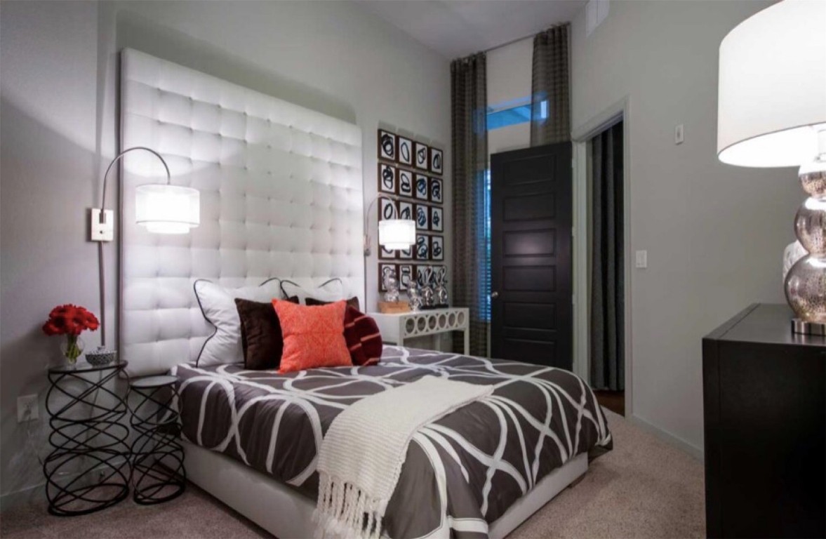 2525 McCue Road, Unit 112 Houston, TX 77056 - Photo 28 of 32 a bedroom with a bed and a mirror