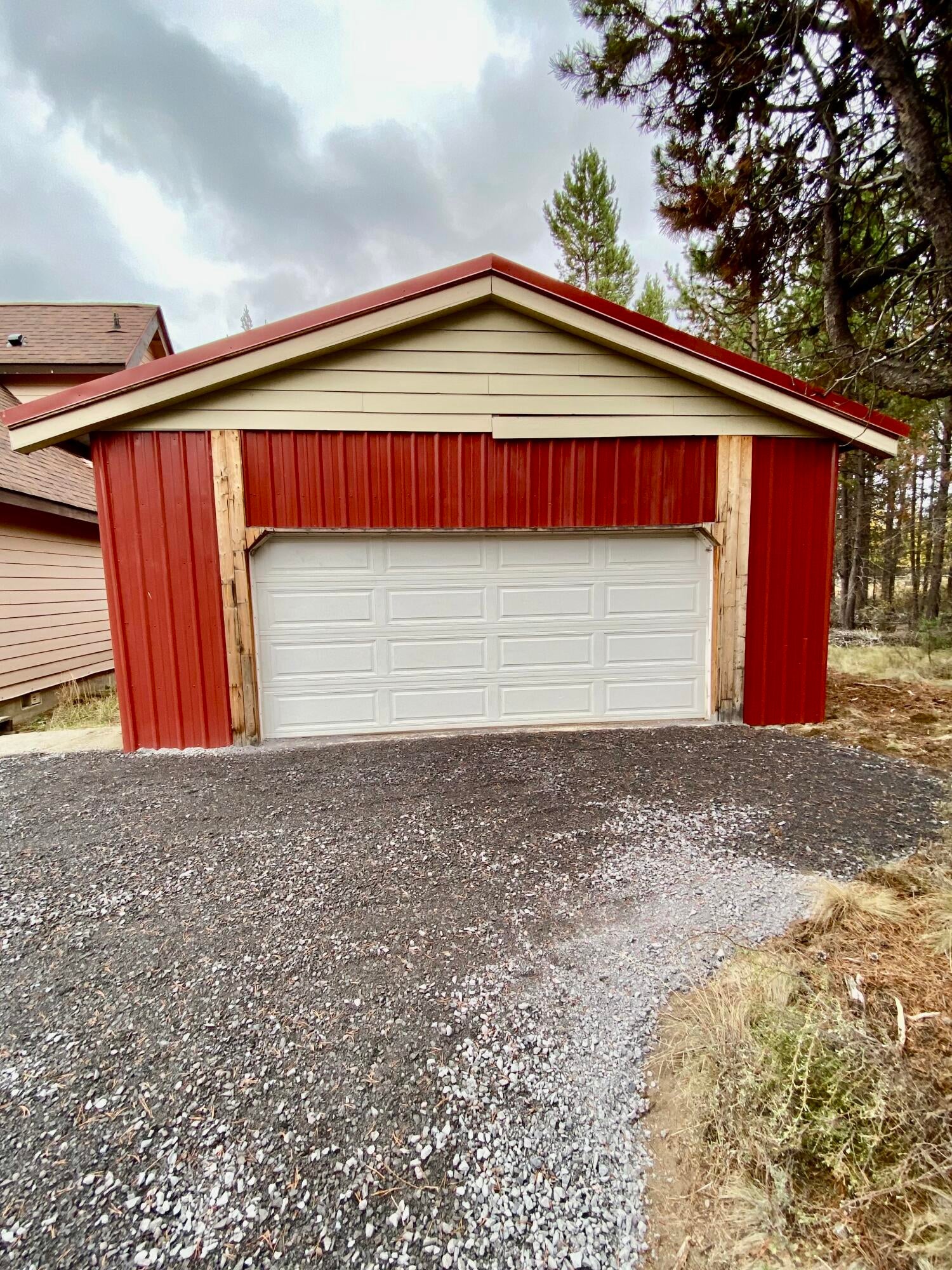 54896 Huntington Road Bend, OR 97707 - Photo 3 of 65 576sqft Pole Shop