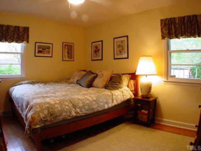 202 Lexington Road Chapel Hill, NC 27516 - Photo 6 of 10 Master bedroom