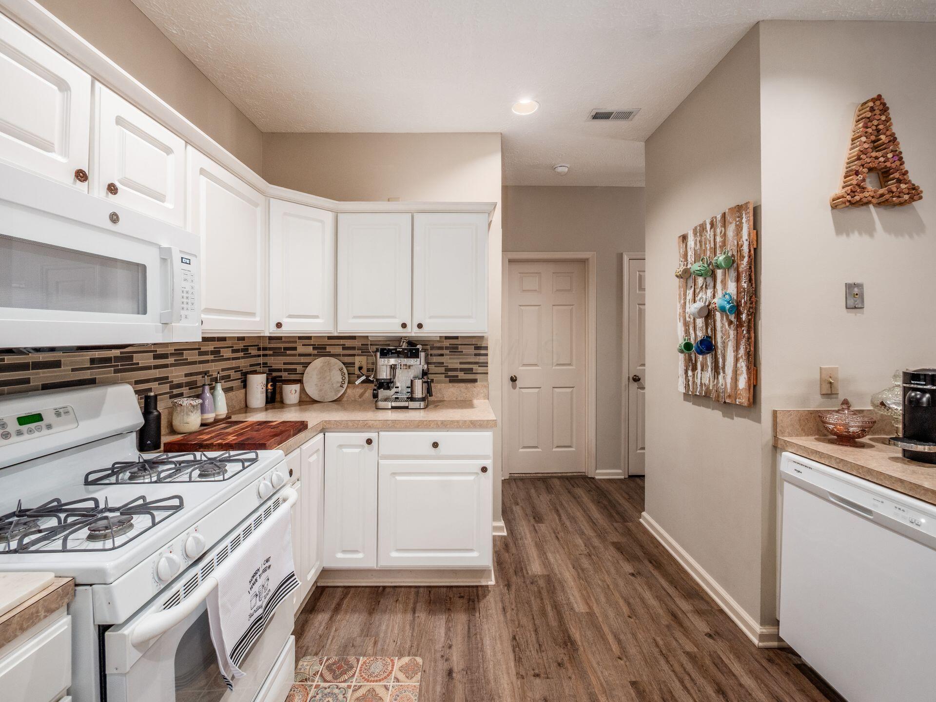 3384 Smiley Road, Unit 3384 Columbus, OH 43221 - Photo 19 of 65 019_e3c30_A 3384 Smiley's 031