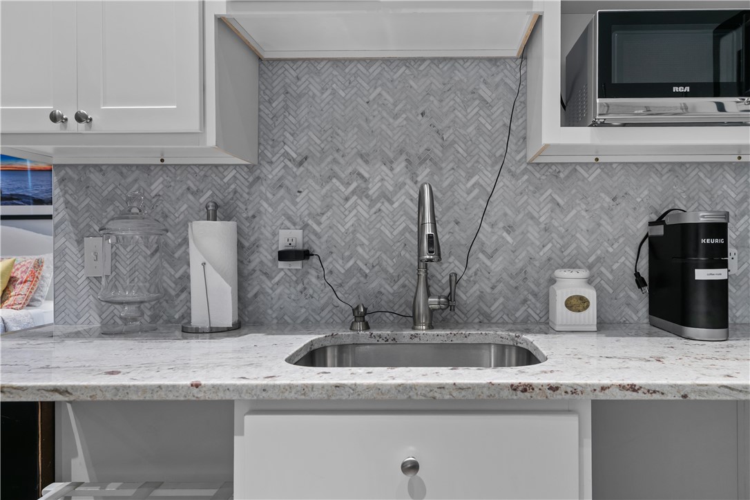 137 West Main Road, Unit REAR Middletown, RI 02842 - Photo 11 of 19