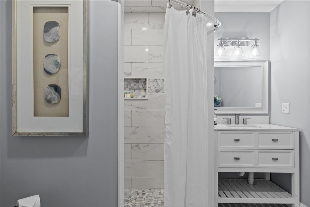 137 West Main Road, Unit REAR Middletown, RI 02842 - Photo 12 of 19