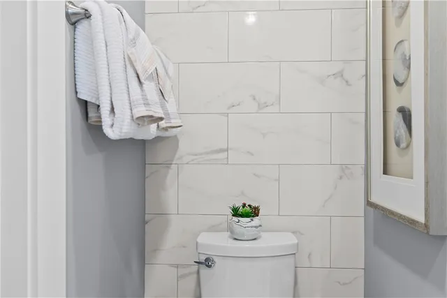 $2,700 | 137 West Main Road, Unit REAR, Middletown, RI 02842