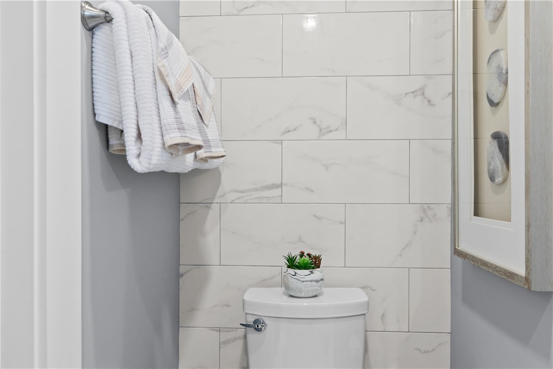 137 West Main Road, Unit REAR Middletown, RI 02842 - Photo 14 of 19