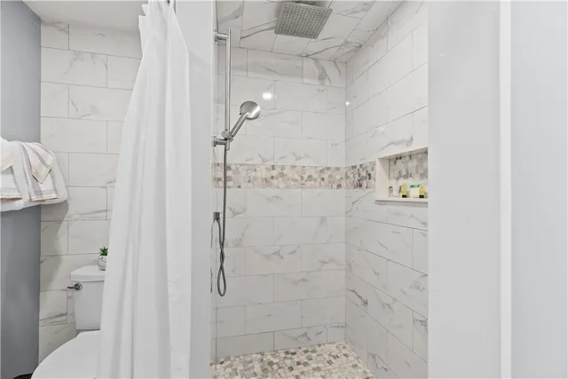 $2,700 | 137 West Main Road, Unit REAR, Middletown, RI 02842