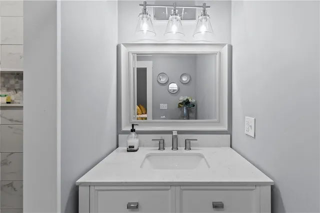 $2,700 | 137 West Main Road, Unit REAR, Middletown, RI 02842