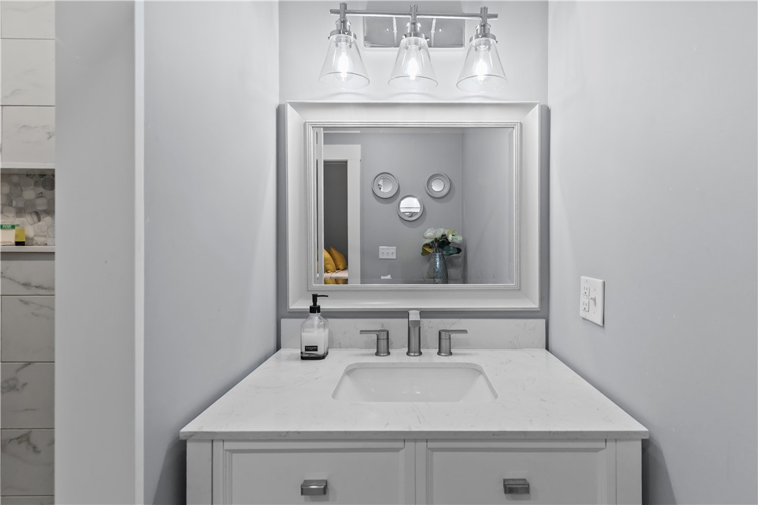 137 West Main Road, Unit REAR Middletown, RI 02842 - Photo 17 of 19