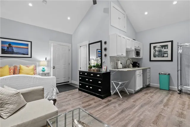 $2,700 | 137 West Main Road, Unit REAR, Middletown, RI 02842